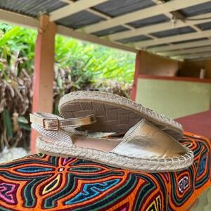 Rouge Metallic Gold Espadrille Sandals Closed Toe Ankle Strap Summer Size 5.5
